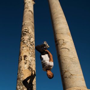Edy Daffy Style - Parkour Edy Daffy Style, un athlète qui pratique le hip hop et le Parkour, le freerun, dans le sud de la France